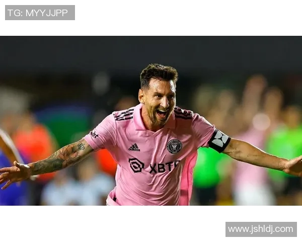 梅西身上的足球纹身故事揭示了他与这项运动的深厚情感与传奇人生