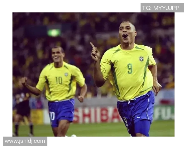 现役8号足球明星的辉煌成就与未来展望分析 现役8号足球明星的辉煌成就与未来展望分析